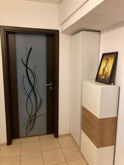 קריובה Apartament 3 Camere De Inchiriat מראה חיצוני תמונה