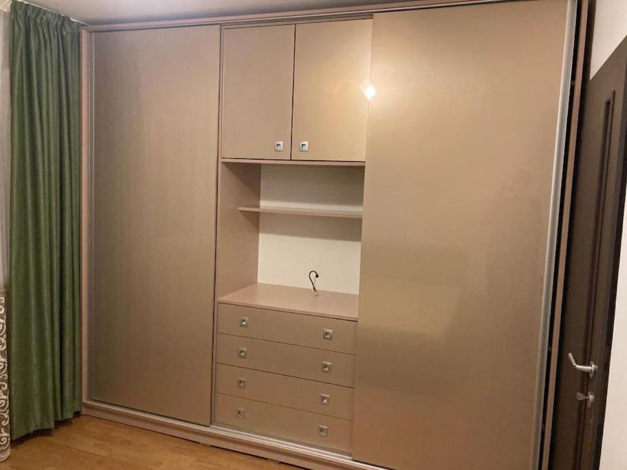 קריובה Apartament 3 Camere De Inchiriat מראה חיצוני תמונה