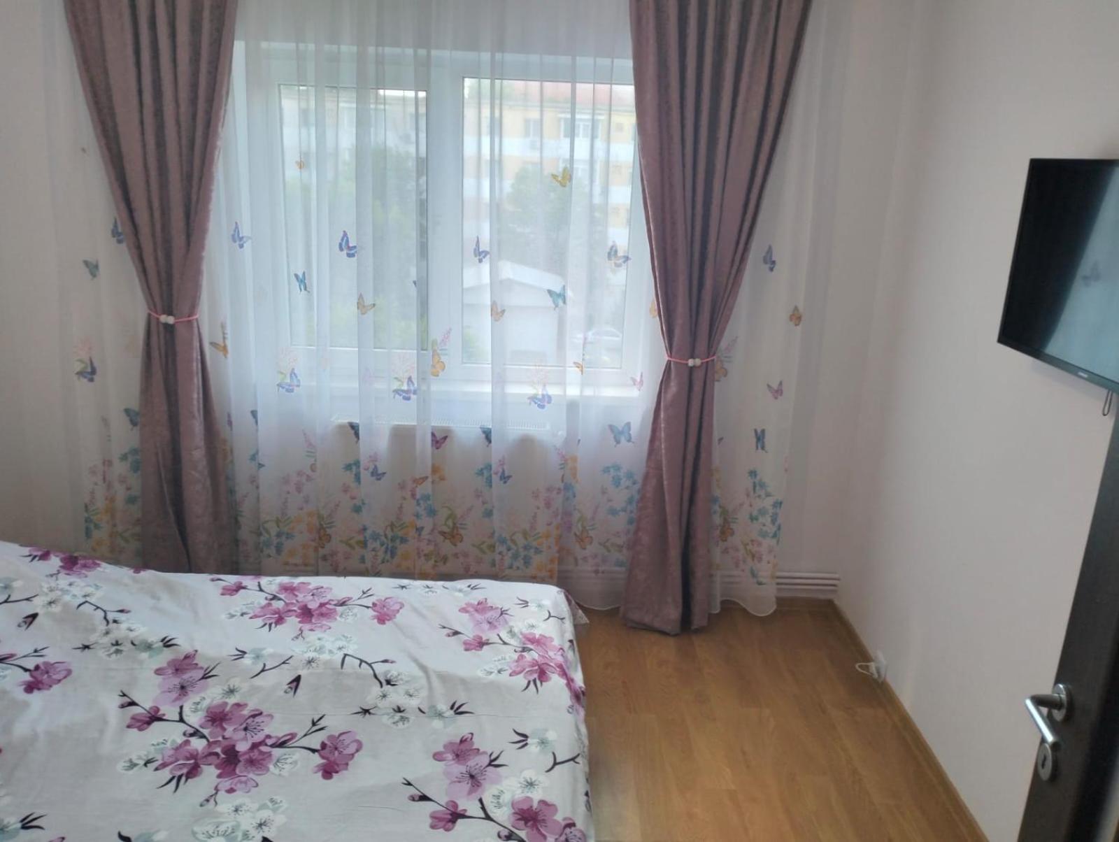 קריובה Apartament 3 Camere De Inchiriat מראה חיצוני תמונה